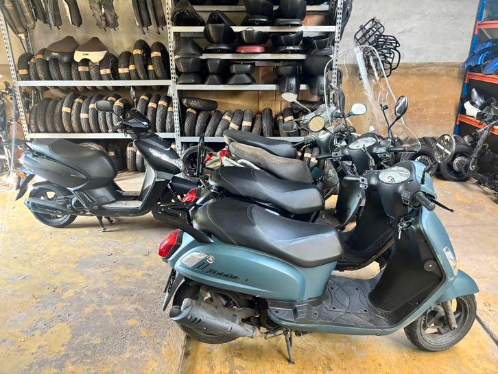 Scooter gevraagd verschillende merken, Fietsen en Brommers, Scooters | Overige merken, Zo goed als nieuw, Benzine, Ophalen