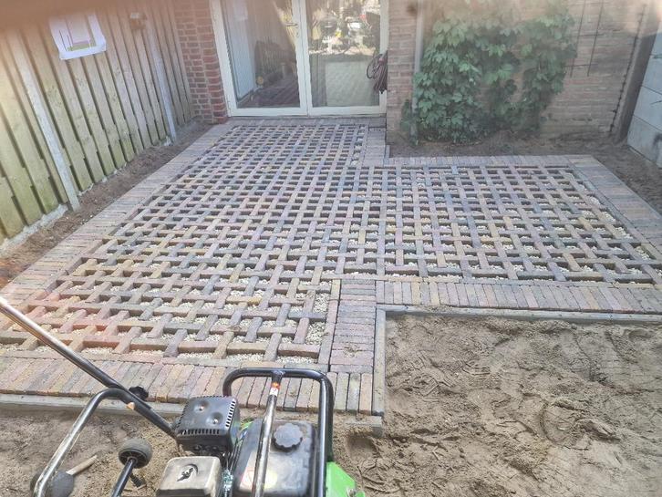 Stratemaker & Tuinman, Diensten en Vakmensen, Tuinmannen en Stratenmakers, Bestrating, Hekwerk of Schuttingen, Tuin- of Vijveraanleg