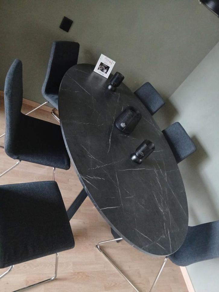 Mooie ovale IKEA tafel - Mariedamm, Huis en Inrichting, Tafels | Eettafels, Gebruikt, 50 tot 100 cm, 150 tot 200 cm, Vijf personen of meer