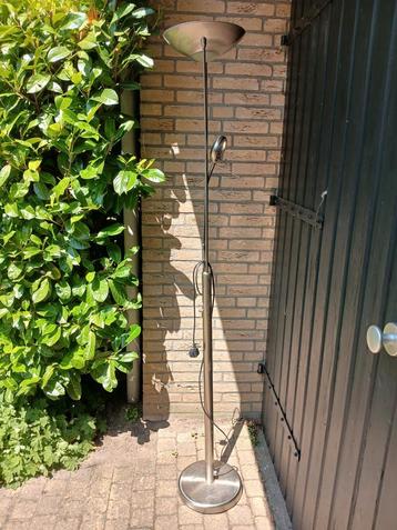 Stevige geaarde vloerlamp met leeslamp en dimmer brons kleur beschikbaar voor biedingen