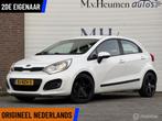 Kia Rio 1.4 102PK Automaat 17'' 2De Eigenaar Org. NED. Parke, Auto's, Kia, Euro 5, Gebruikt, Zwart, 4 cilinders