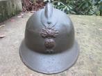 Franse helm M 26 met 1e model infanterie embleem nette staat, Ophalen of Verzenden, Landmacht, Nederland, Helm of Baret