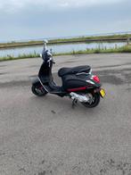 Vespa Sprint 2022 mat zwart, Fietsen en Brommers, Ophalen, Gebruikt, Maximaal 45 km/u, Vespa S