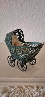 Antiek metalen poppenwagentje - Miniatuur, Ophalen of Verzenden