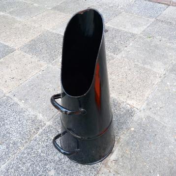 Zwarte emaille kolenkit ook leuk als paraplubak.  beschikbaar voor biedingen