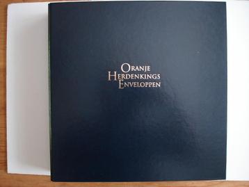 Oranje Herdenkings Enveloppen met postzegels beschikbaar voor biedingen