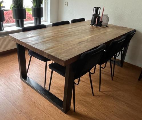 Mango houten tafel met robuuste stalen poten, Huis en Inrichting, Tafels | Eettafels, Zo goed als nieuw, 50 tot 100 cm, 200 cm of meer