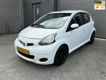 Toyota Aygo 1.0-12V 5drs-airco-leer beschikbaar voor biedingen