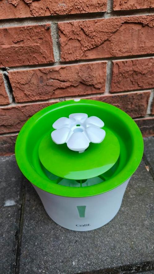 Wit and groene Catit drinkfontein, Dieren en Toebehoren, Kattenvoerbakken en Drinkbakken, Zo goed als nieuw, Ophalen of Verzenden