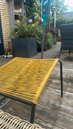 Gele voetenbankje draadstaal, Tuin en Terras, Ophalen of Verzenden, Zo goed als nieuw, Wicker, 2 zitplaatsen