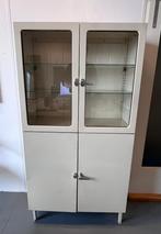 Vintage Lovona metalen vitrinekast / apothekerskast, Huis en Inrichting, Kasten | Vitrinekasten, Ophalen, Gebruikt, Apothekerskast, Lovona, DKP, Oostblok design, jaren 60, jaren 70