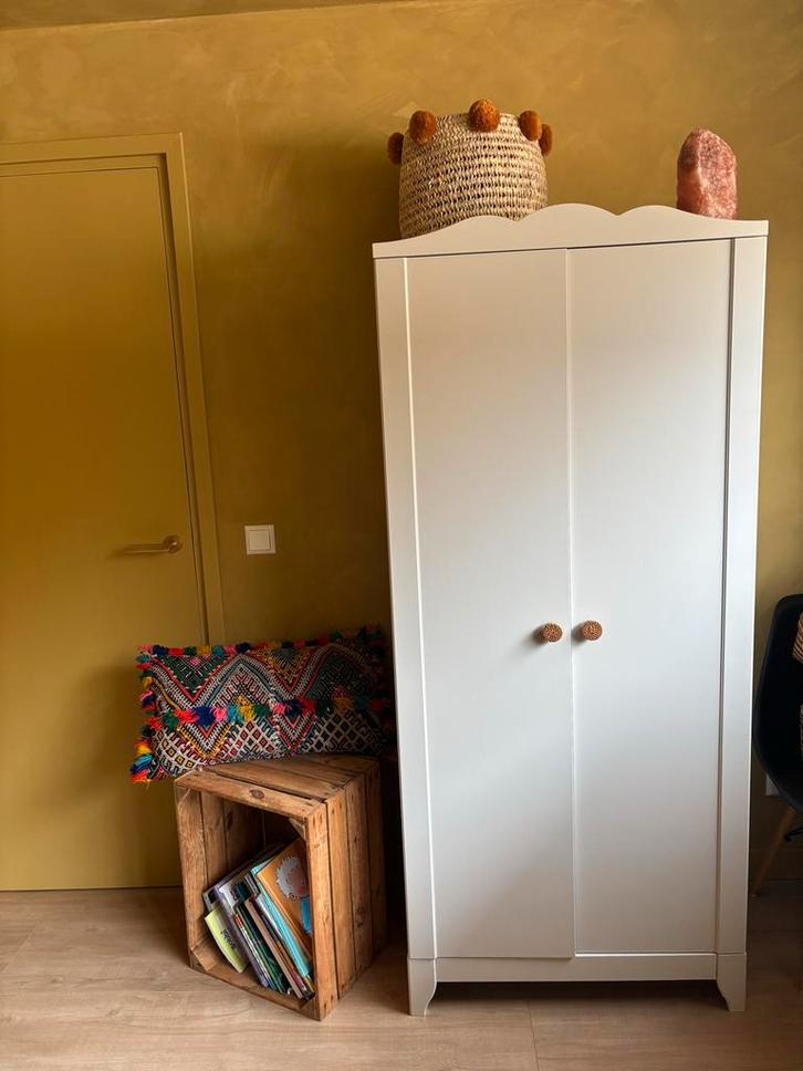 Kledingkast en Commode - Buff Kleur, Kinderen en Baby's, Kinderkamer | Commodes en Kasten, Gebruikt, Ophalen