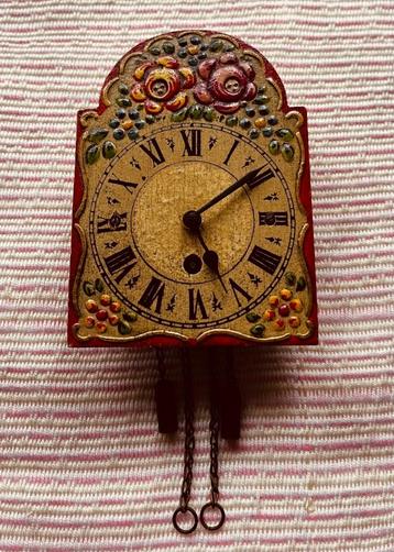 Prachtig Wintermantel Schwarzwalder miniatuur klokje beschikbaar voor biedingen