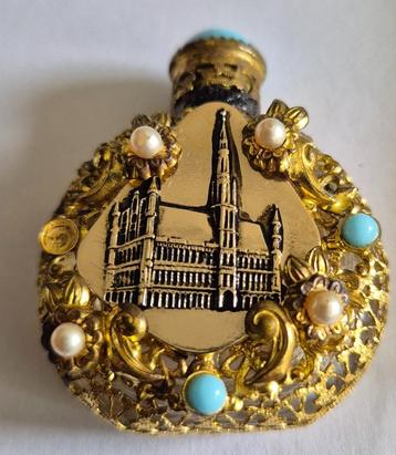 33-15-33 prachtig vintage leeg Brussels parfum flesje beschikbaar voor biedingen