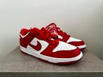 NIKE DUNK LOW SP “UNIVERSITY RED / ST JOHN” US10 / EU44, Overige kleuren, Nike, Nieuw, Ophalen of Verzenden
