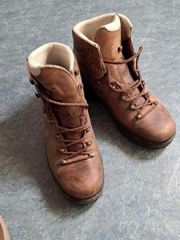 Wandelschoenen beschikbaar voor biedingen