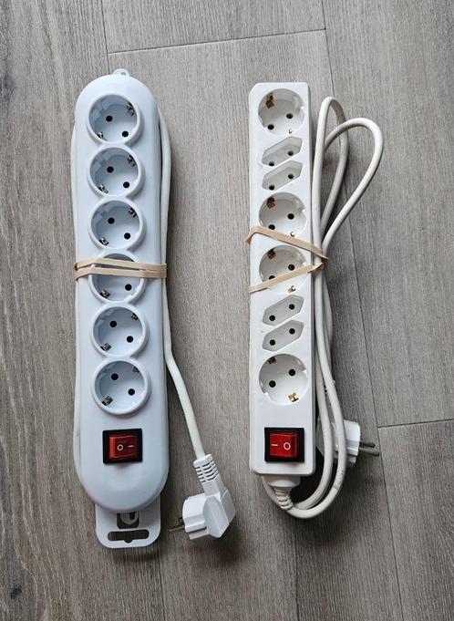 Twee MEERVOUDIGE STEKKERDOZEN te koop, Doe-het-zelf en Verbouw, Elektra en Kabels, Zo goed als nieuw, Overige typen, Ophalen of Verzenden