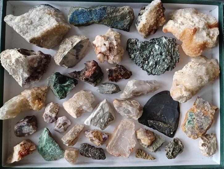 Verzameling ruwe mineralen (A), Verzamelen, Mineralen en Fossielen, Mineraal, Ophalen of Verzenden