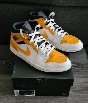 Nike Air Jordan 1 Mid ‘University beschikbaar voor biedingen