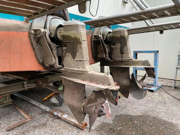 staartstuk volvo penta 270T 2x, Watersport en Boten, Bootonderdelen, Motor en Techniek, Motorboot, Ophalen