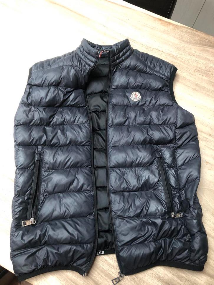 Moncler Bodywarmer - Stijlvol & Warm!, Kleding | Heren, Bodywarmers, Zo goed als nieuw, Maat 52/54 (L), Zwart, Ophalen of Verzenden