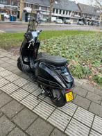 Vespa sprint 2017 full option, Ophalen of Verzenden, Zo goed als nieuw