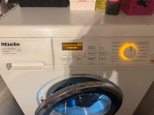 Miele Wasmachine Softtronic W 5963, Witgoed en Apparatuur, Wasmachines, Gebruikt, Voorlader, 4 tot 6 kg, 85 tot 90 cm, 1200 tot 1600 toeren