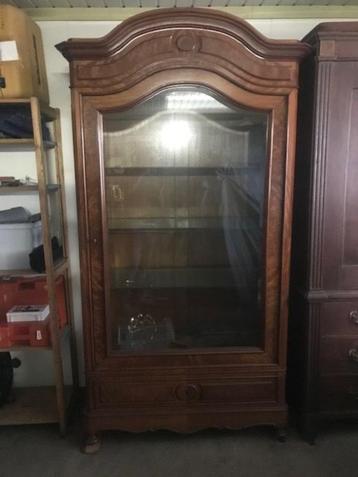 Vitrinekast Mahonie zeer mooi glazen "planken" kast vitrine beschikbaar voor biedingen