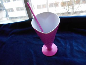 Knalroze beker met bijpassende lepel, nieuw, nu 0,99. beschikbaar voor biedingen