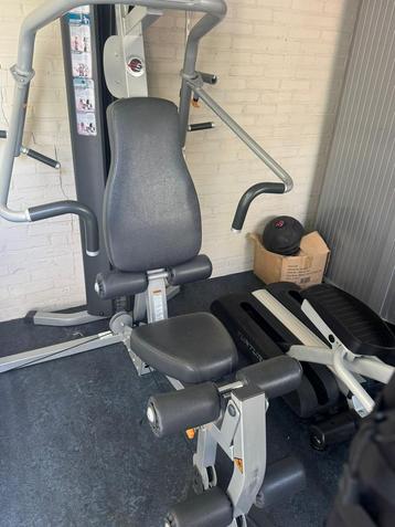 Life fitness G 2 met legpress en div ass beschikbaar voor biedingen