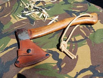 Handbijl hatchet bijl 600 gr met lederen hoes, bijzonder. beschikbaar voor biedingen