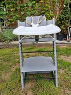 Stokke tripp trapp grijze eetstoel compleet, Kinderen en Baby's, Kinderstoelen, Ophalen of Verzenden, Zo goed als nieuw, Meegroeistoel