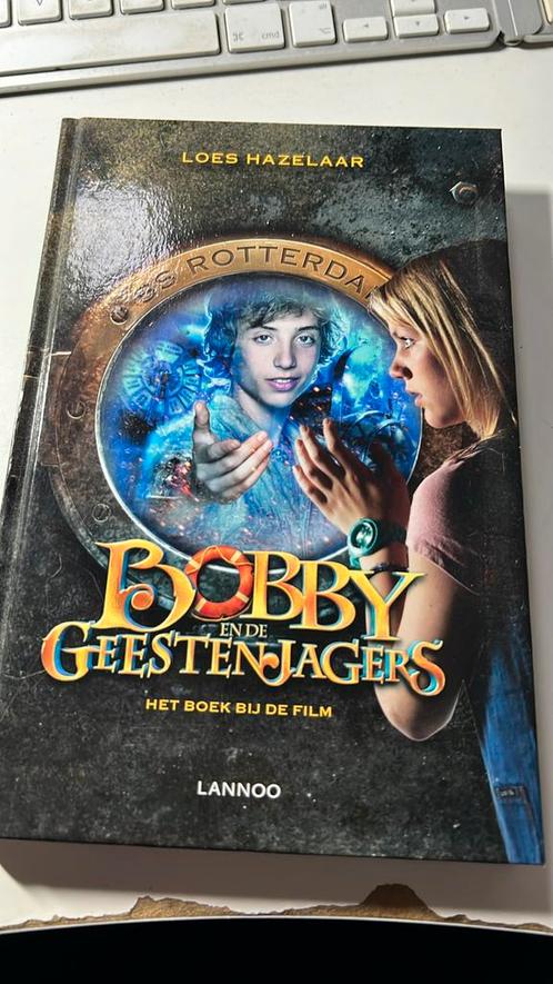 Loes Hazelaar - Bobby en de geestenjagers, Boeken, Kinderboeken | Jeugd | 10 tot 12 jaar, Zo goed als nieuw, Ophalen of Verzenden
