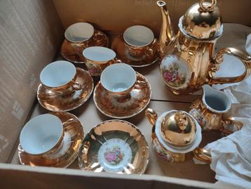 Vintage Gouden Theeservies beschikbaar voor biedingen