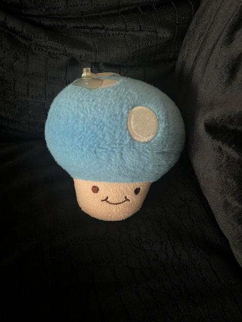 blauwe Mushroom knuffel met zuignap van Super Mario: 16 cm, Kinderen en Baby's, Speelgoed | Knuffels en Pluche, Zo goed als nieuw