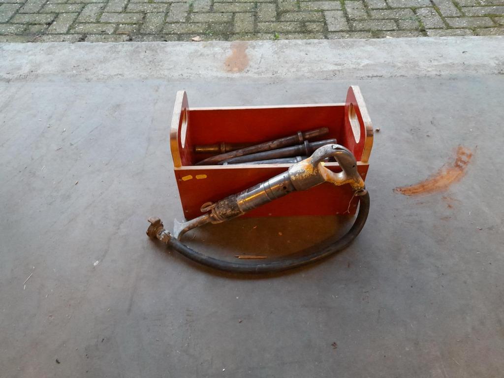 Pneumatische beitelhamer met beitels, Ophalen