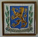 Cloisonne tegel Porceleyne Fles Delft met wapen Leeuwarden, Antiek en Kunst, Ophalen of Verzenden