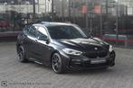 BMW 118i M-Sport | Pano | H/K | Memory | Adaptive, 65 €/maand, Adaptive Cruise Control, Alcantara, Zwart