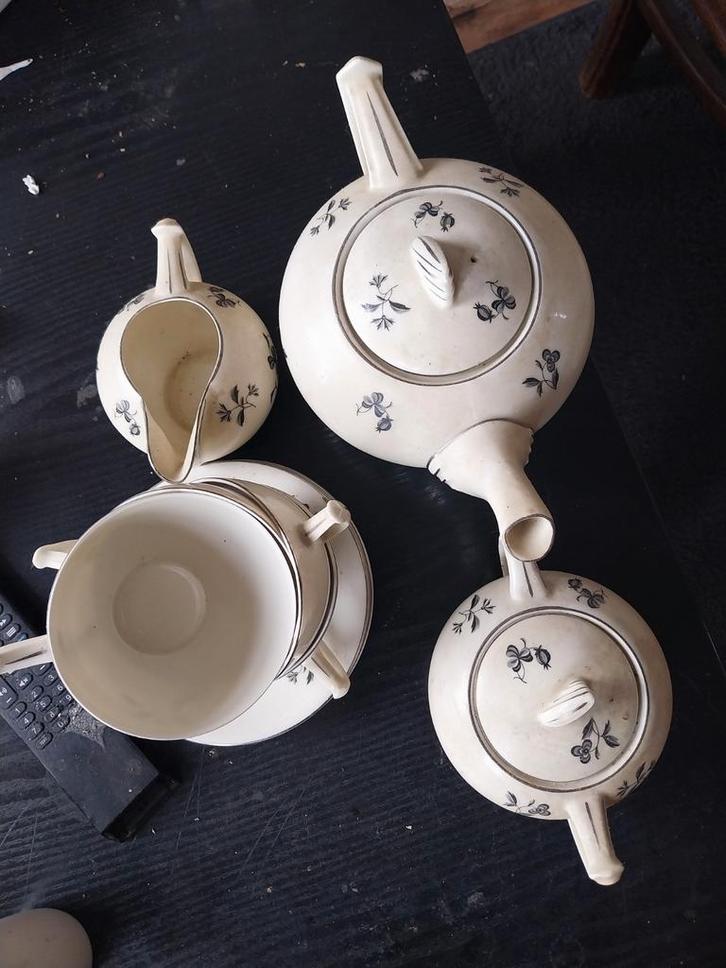 Vintage Servies met Haaien Vinnen Design, Antiek en Kunst, Antiek | Servies compleet, Ophalen of Verzenden