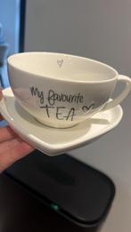 Riviera maison Theekop met schotel 'My Favourite TEA', Keramiek, Nieuw, Ophalen of Verzenden, Effen