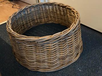 Rotan kerstboom mand beschikbaar voor biedingen