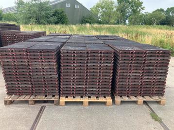660 vochtdoorlatende rubberen tegels 50x50x6,5cm beschikbaar voor biedingen