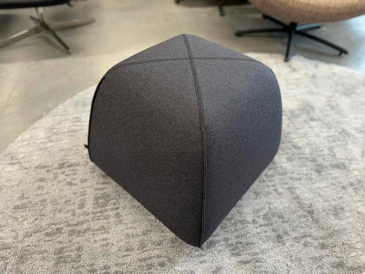 Nieuw Design on Stock Bim bom 48 Poef stof Ploegwool Kruk, Huis en Inrichting, Banken | Voetenbanken en Poefen, Nieuw, Minder dan 50 cm