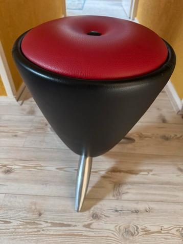 Leolux Tam Tam Bijzettafel , Poef of kruk design. beschikbaar voor biedingen