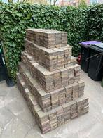 Gratis tegels! 28m2 in totaal (formaat 14cm x 14cm, 6cm dik), Tuin en Terras, Gebruikt, Klinkers, Ophalen of Verzenden, 10 m² of meer