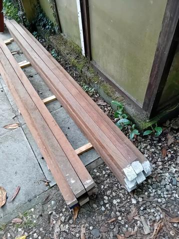 8 Hardhouten Palen 6x6 cm, 250 cm - Gepunt. 12,50 per stuk beschikbaar voor biedingen