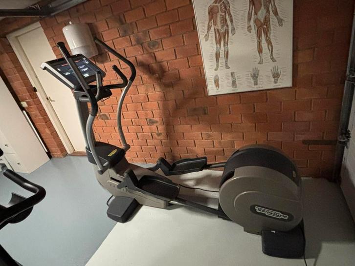 TechnoGym crosstrainer Synchro Excite+ 700i, Sport en Fitness, Overige Sport en Fitness, Zo goed als nieuw, Ophalen
