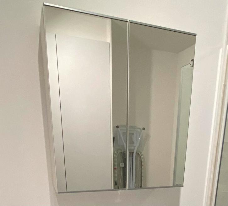 Ikea Besta spiegelkast, Huis en Inrichting, Badkamer | Badkamermeubels, Zo goed als nieuw, Spiegelkast, Minder dan 100 cm, 50 tot 100 cm