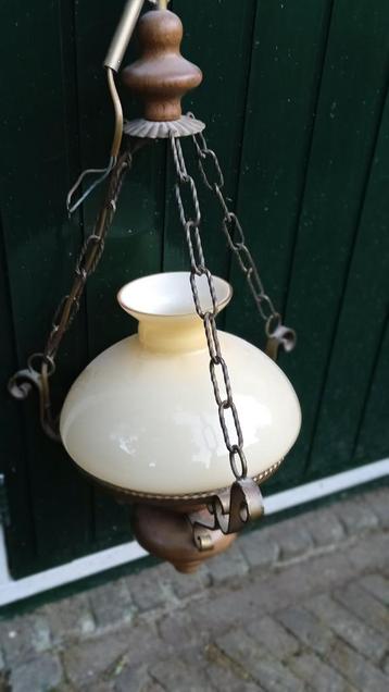 Hanglamp, elektrische olielamp met glaskap en sierijzer beschikbaar voor biedingen