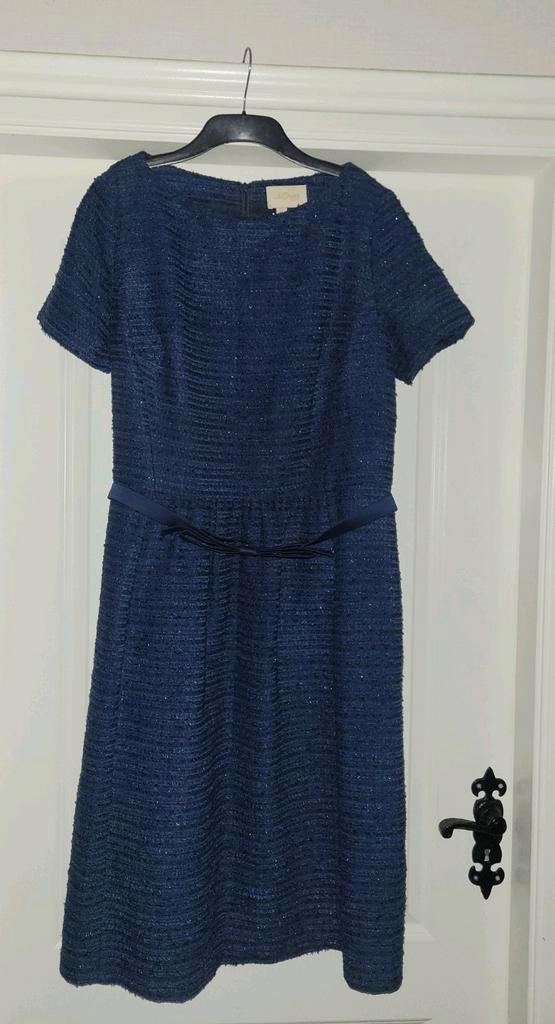 Feestelijke jurk boucle ladress la dress  l xl, Kleding | Dames, Jurken, Zo goed als nieuw, Maat 42/44 (L), Blauw, Onder de knie